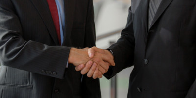 Closing Large Deals: A Quest Global Approach